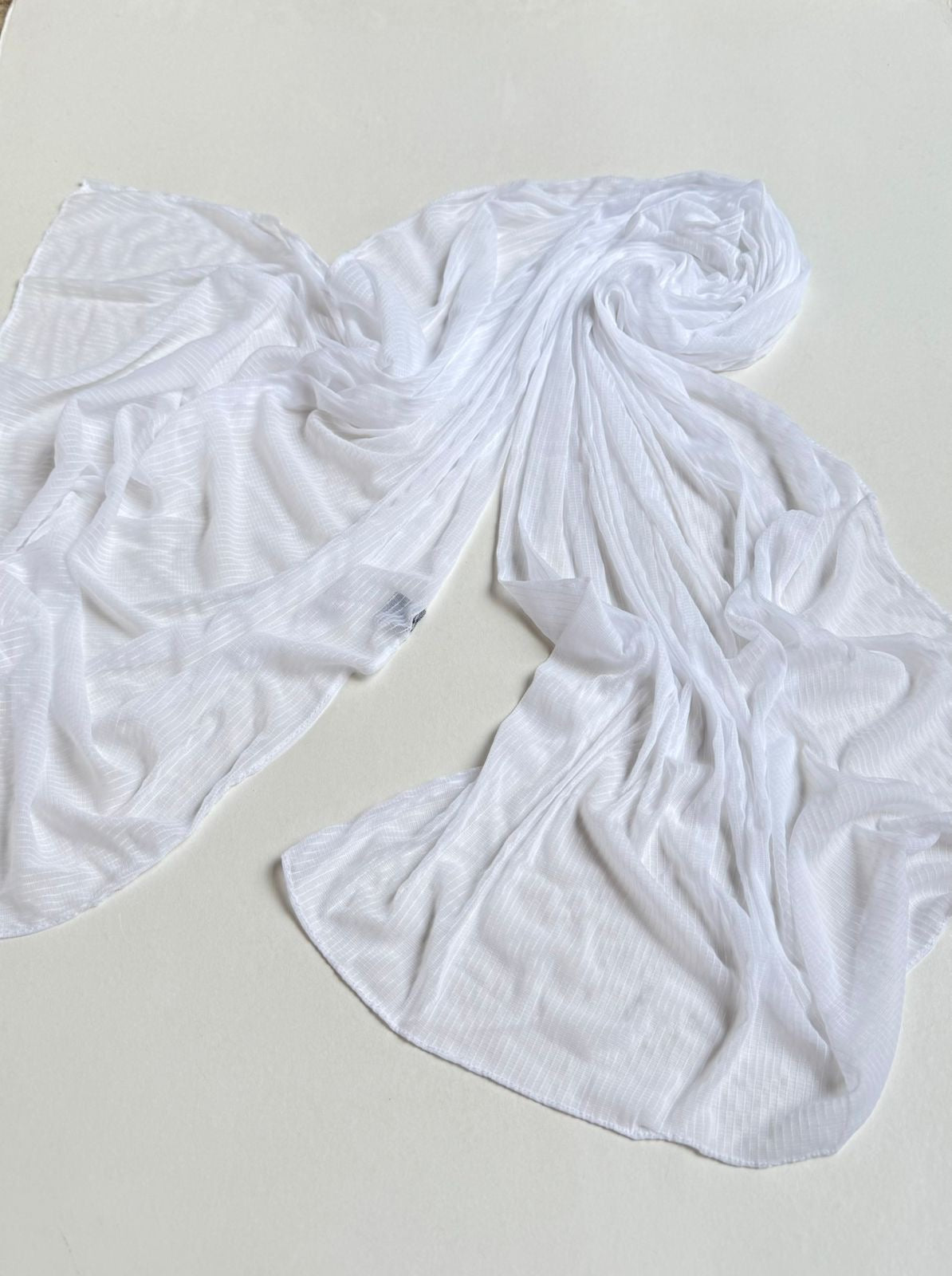 Amoura scarf