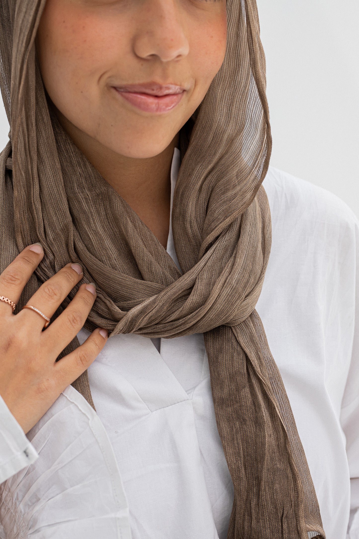 Brown Laluna scarf.
