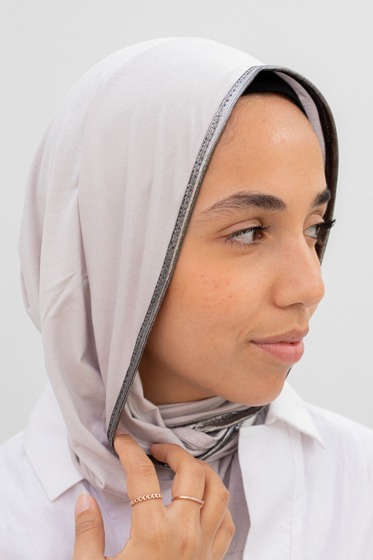 Shima grey tuckn scarf/