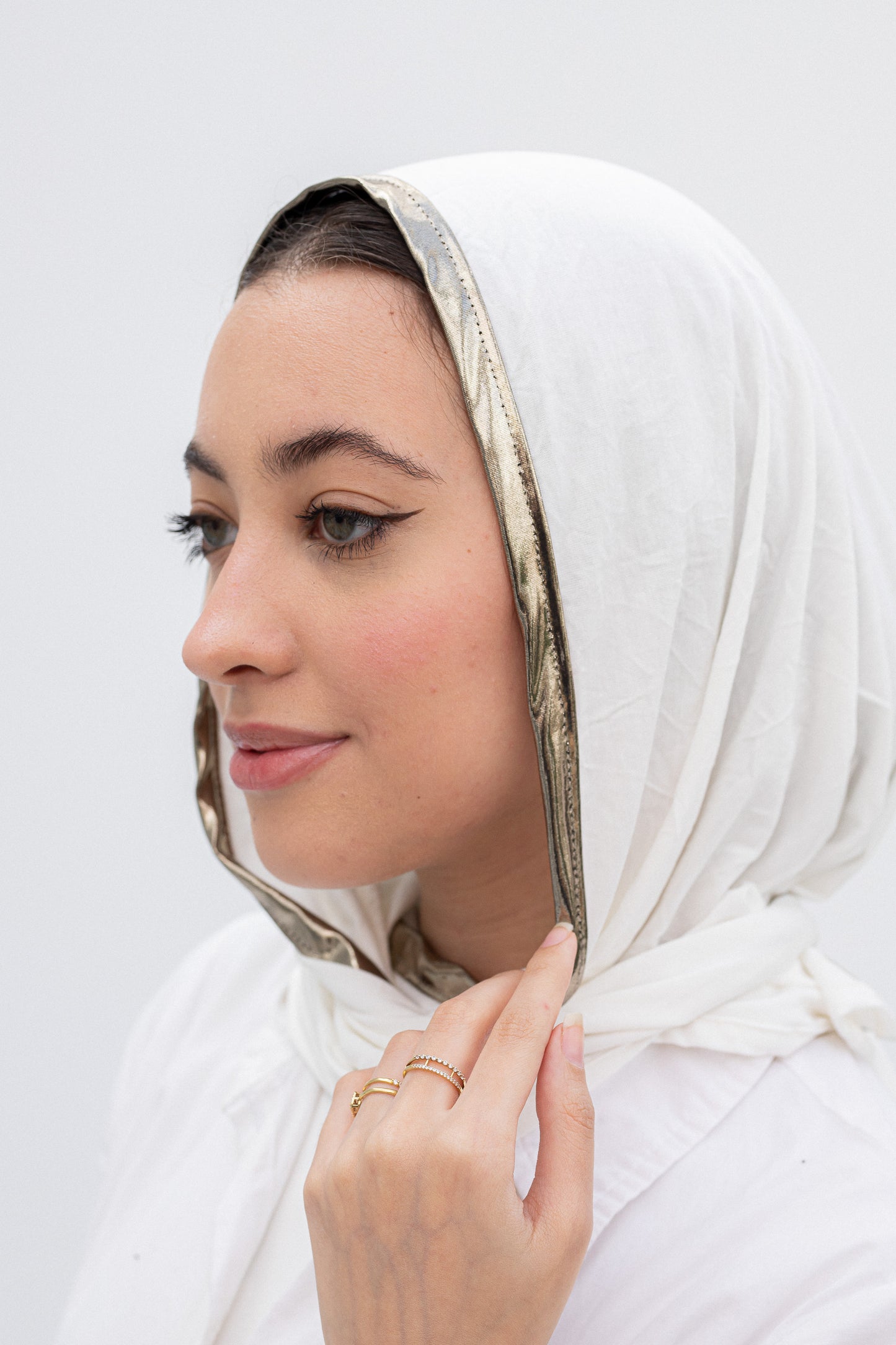 Shima scarf/offwhite with gold border