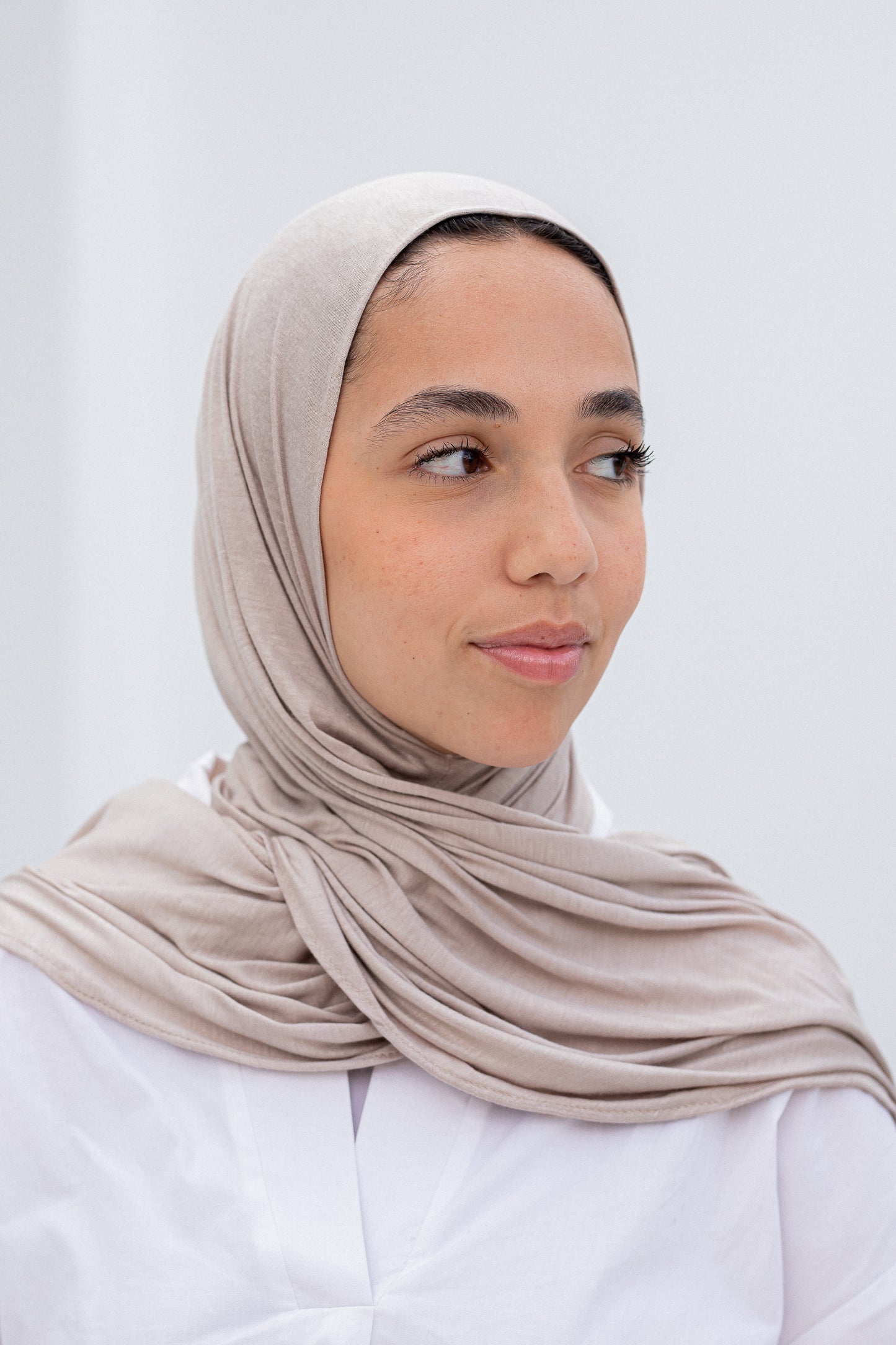 Greyish slipon scarf