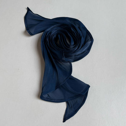 Alma tuck’n scarf.