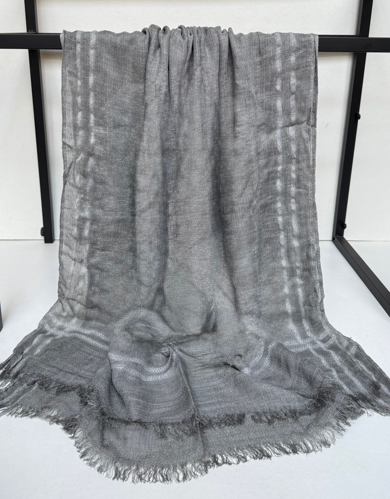 Sera linen scarf on