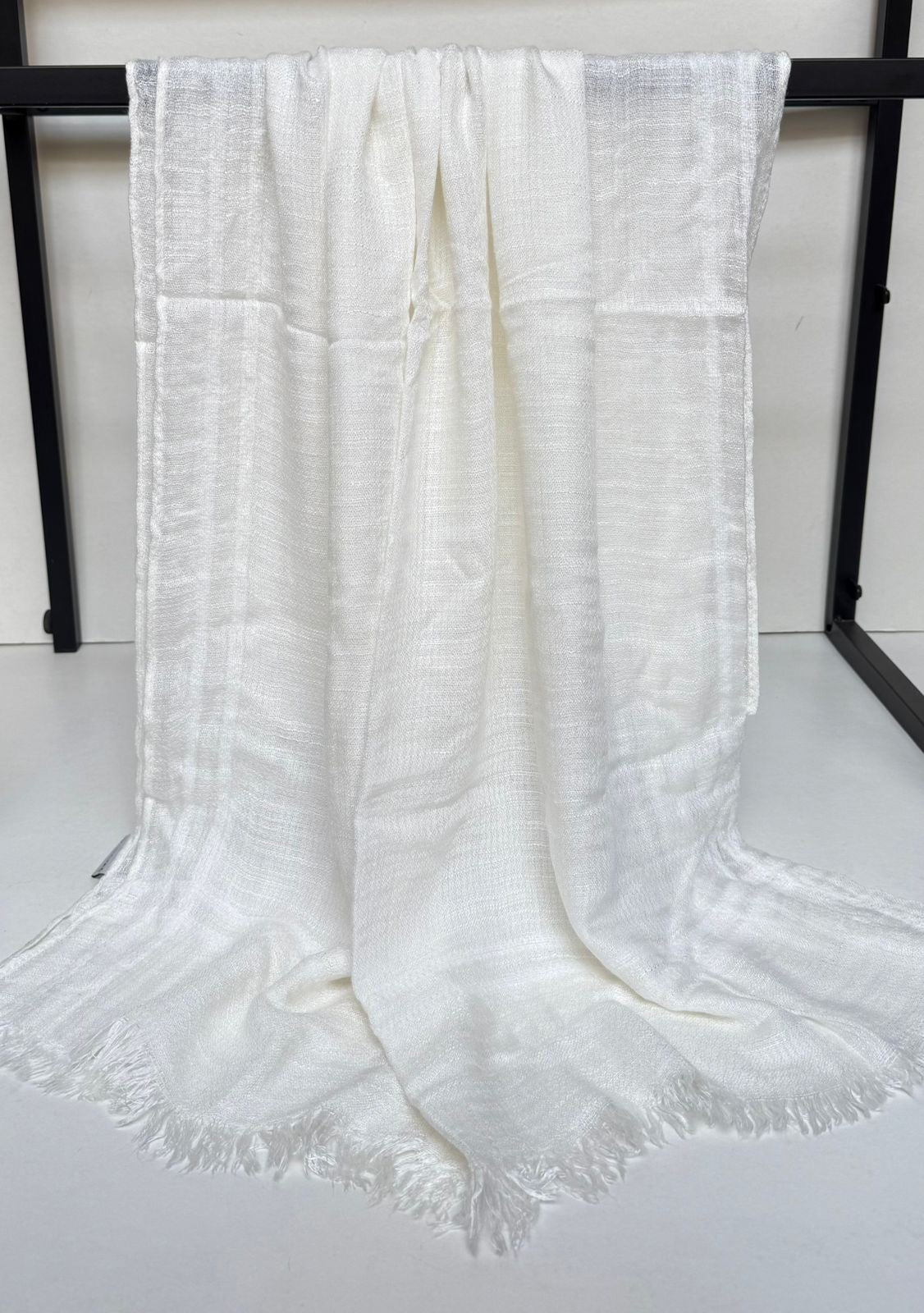 Sera linen scarf on