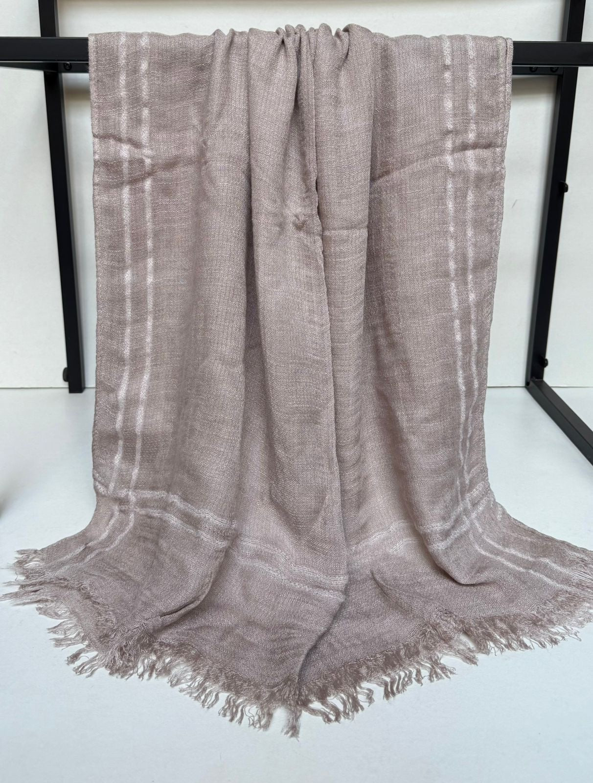 Sera linen scarf on