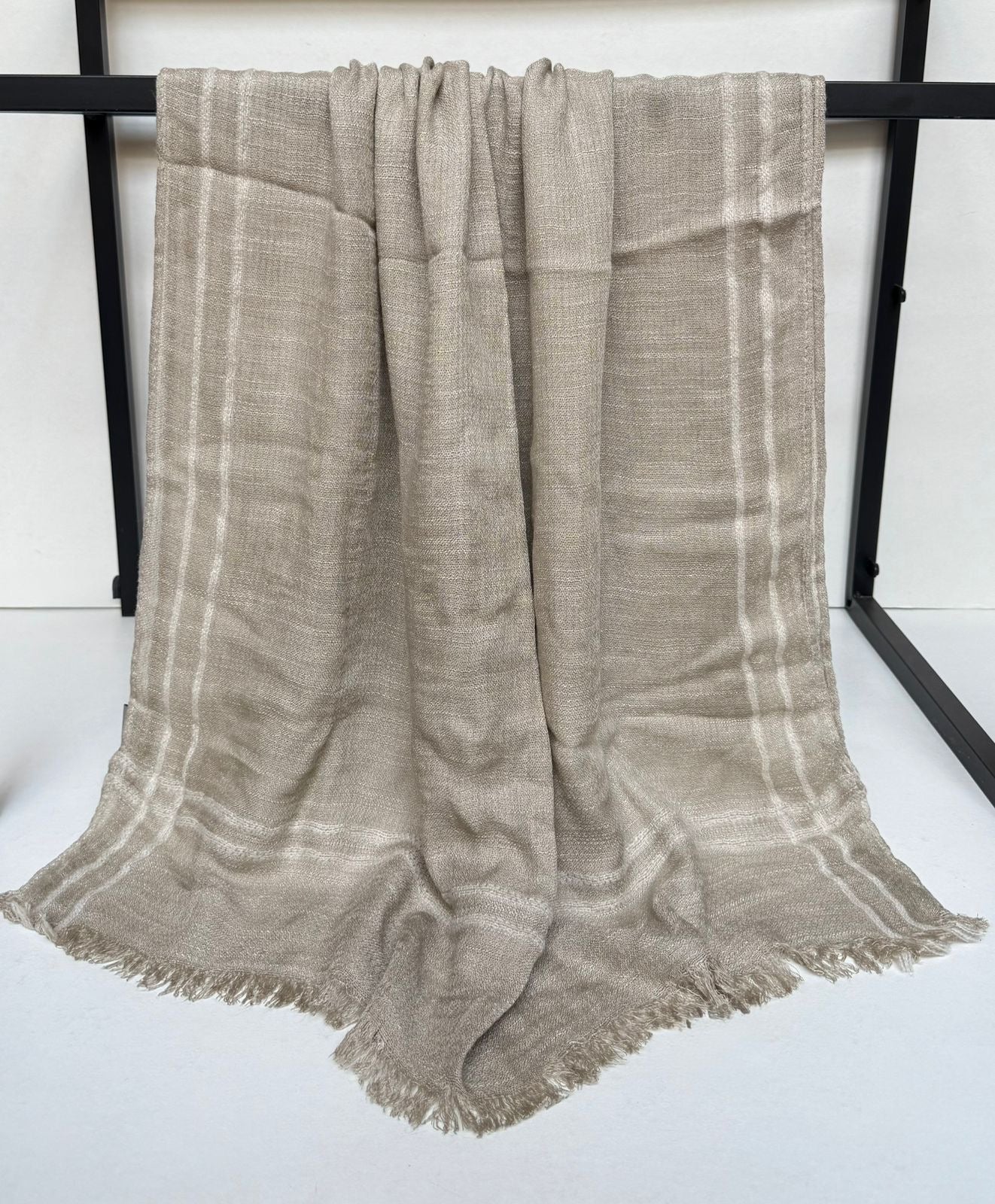 Sera linen scarf on