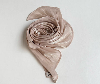 Alma tuck’n scarf.