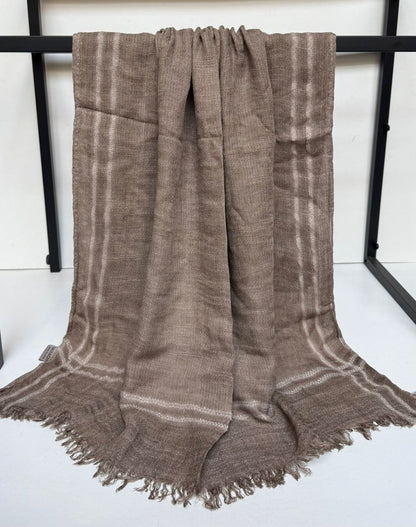Sera linen scarf on