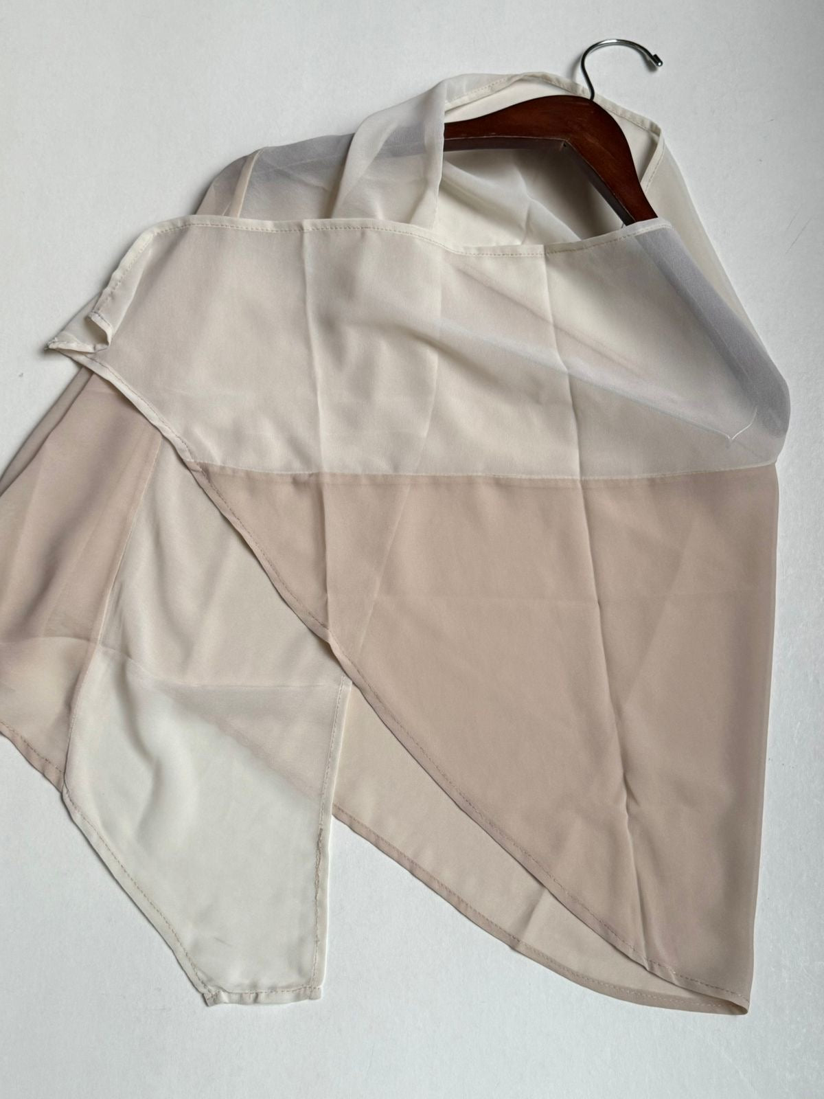 Duo Chiffon tuck’n scarf.