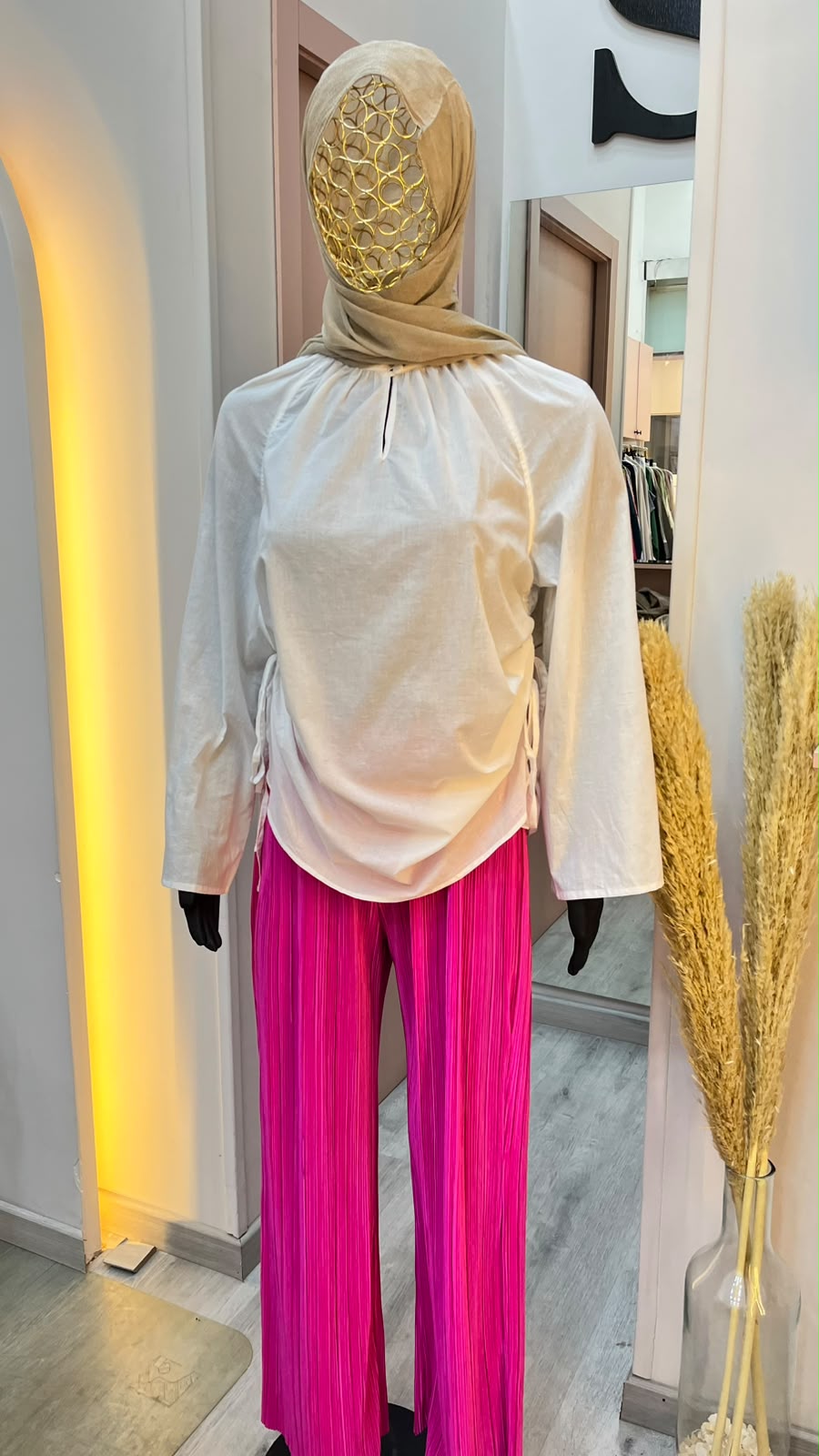 Lora top