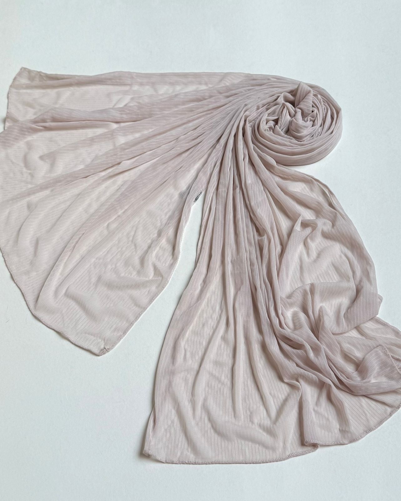 Amoura scarf