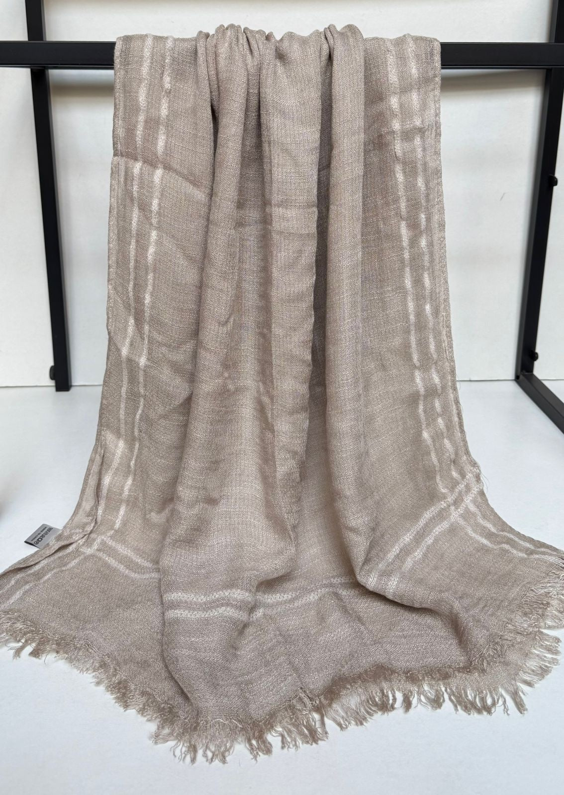 Sera linen scarf on