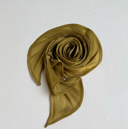 Alma tuck’n scarf.