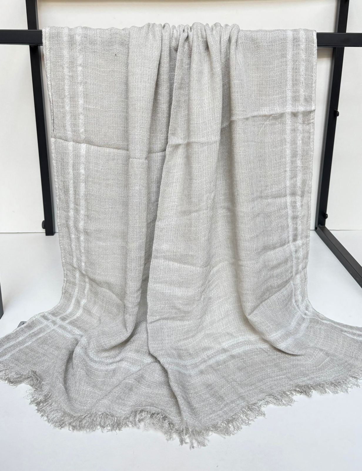 Sera linen scarf on
