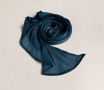 Alma tuck’n scarf.