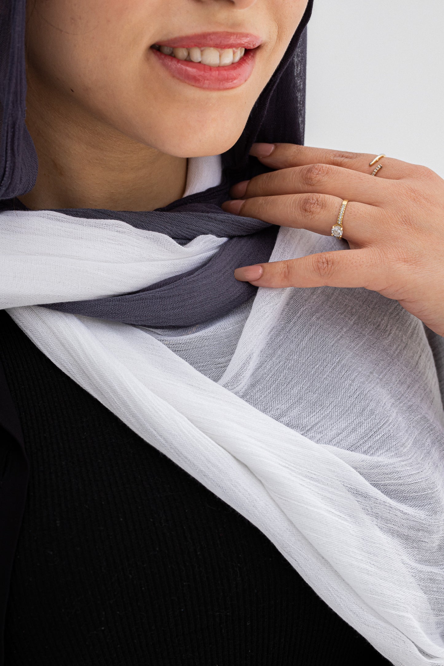Gradia scarf/grey&white