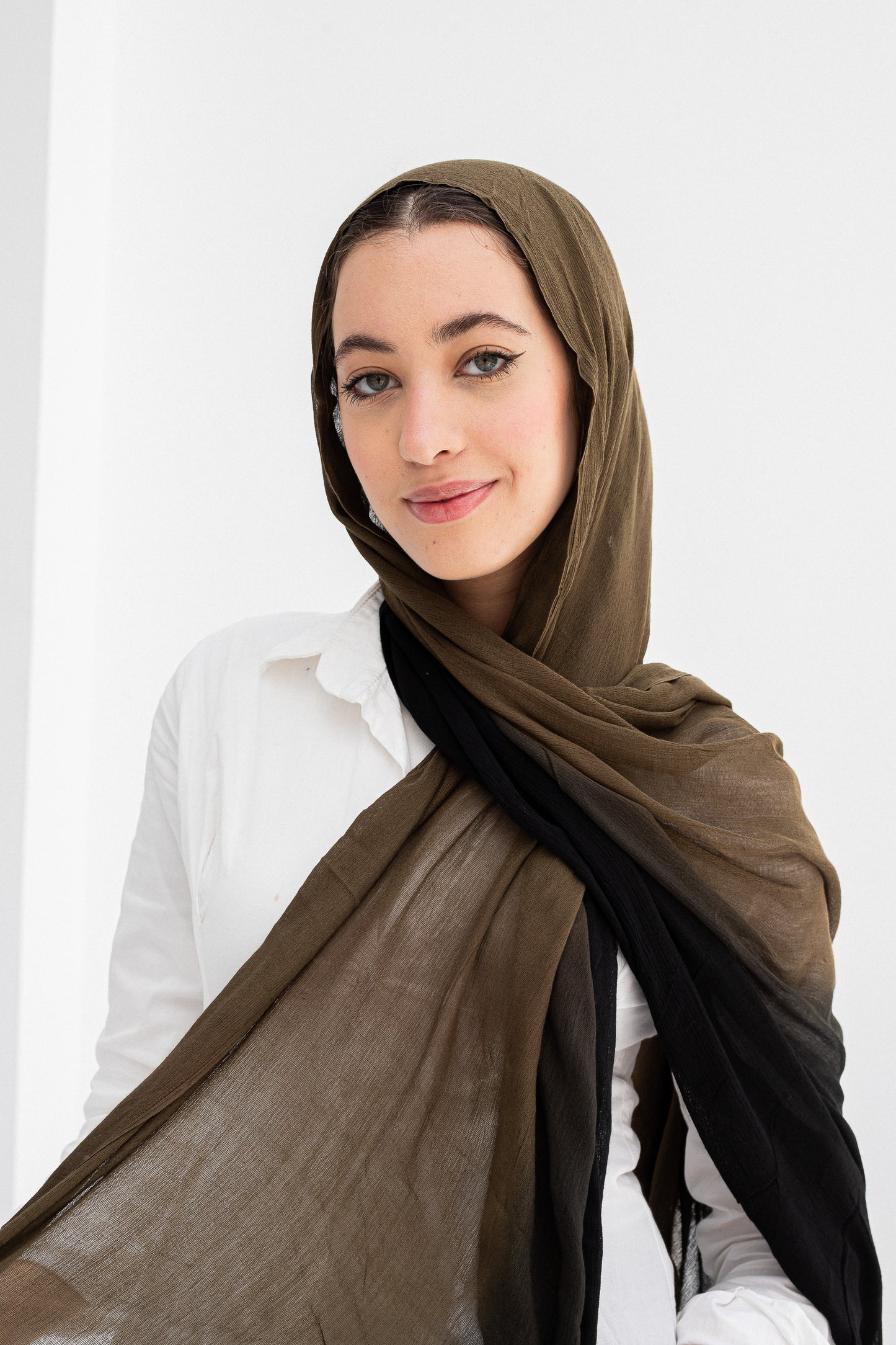 Gradia scarf /black&olive