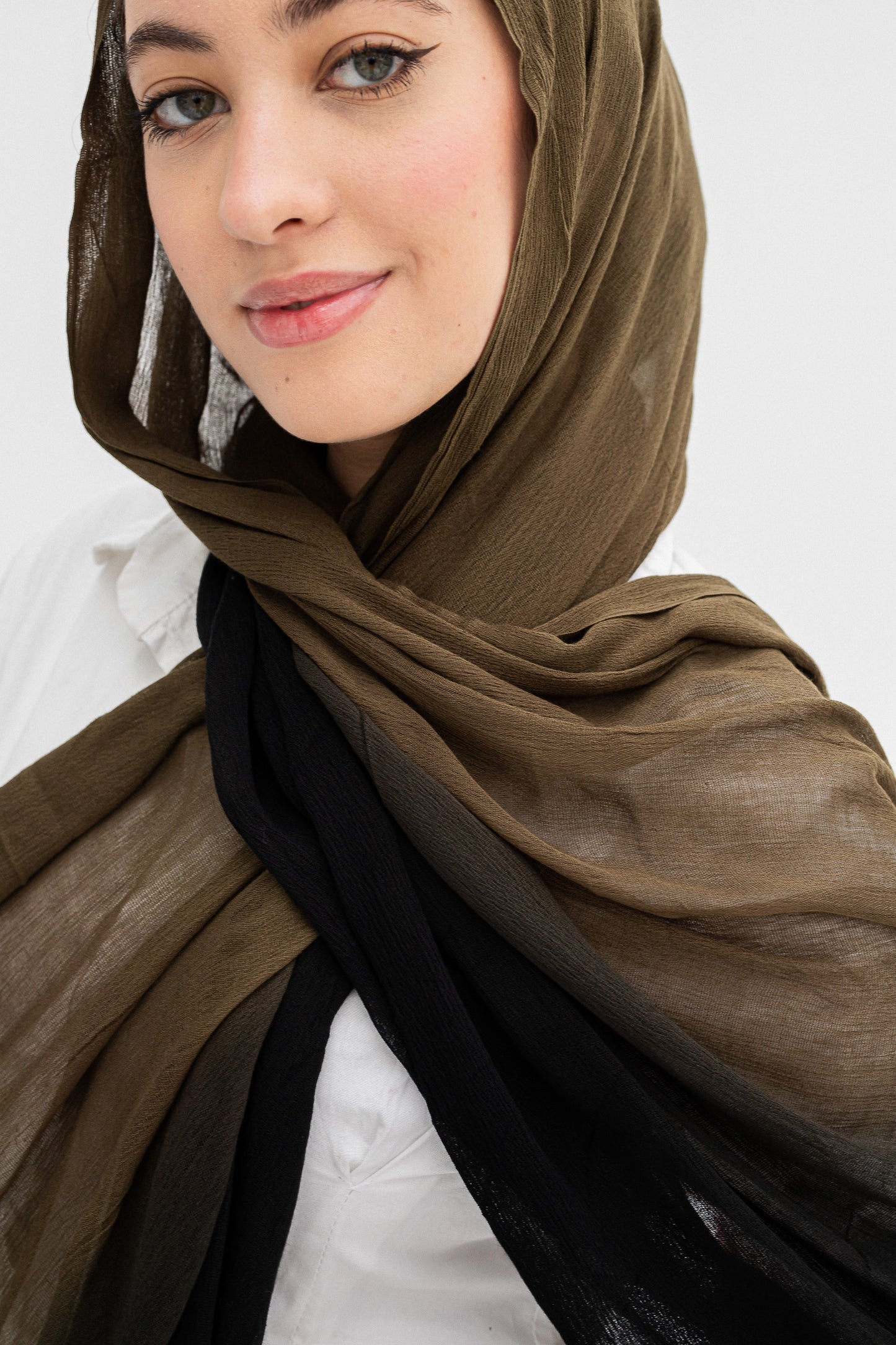 Gradia scarf /black&olive