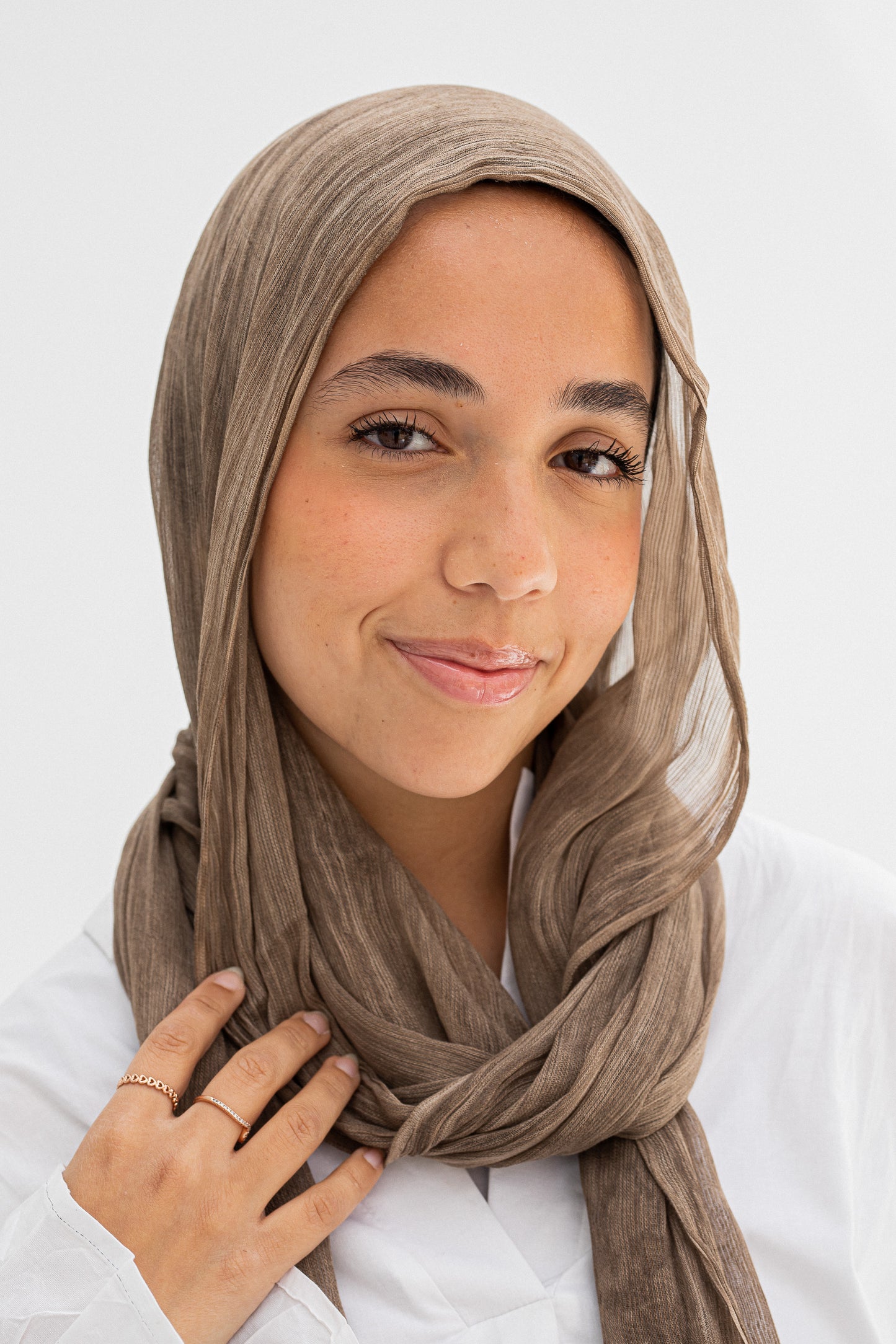 Brown Laluna scarf.