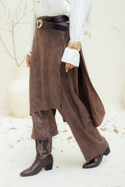 Crushed leather layered pants.