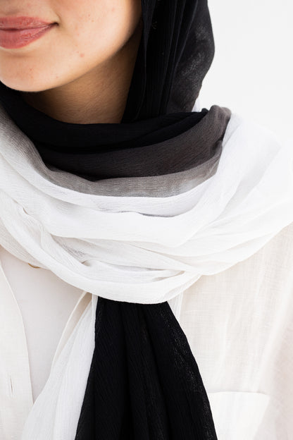 Gradia scarf/white&black