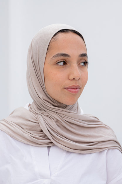 Greyish slipon scarf
