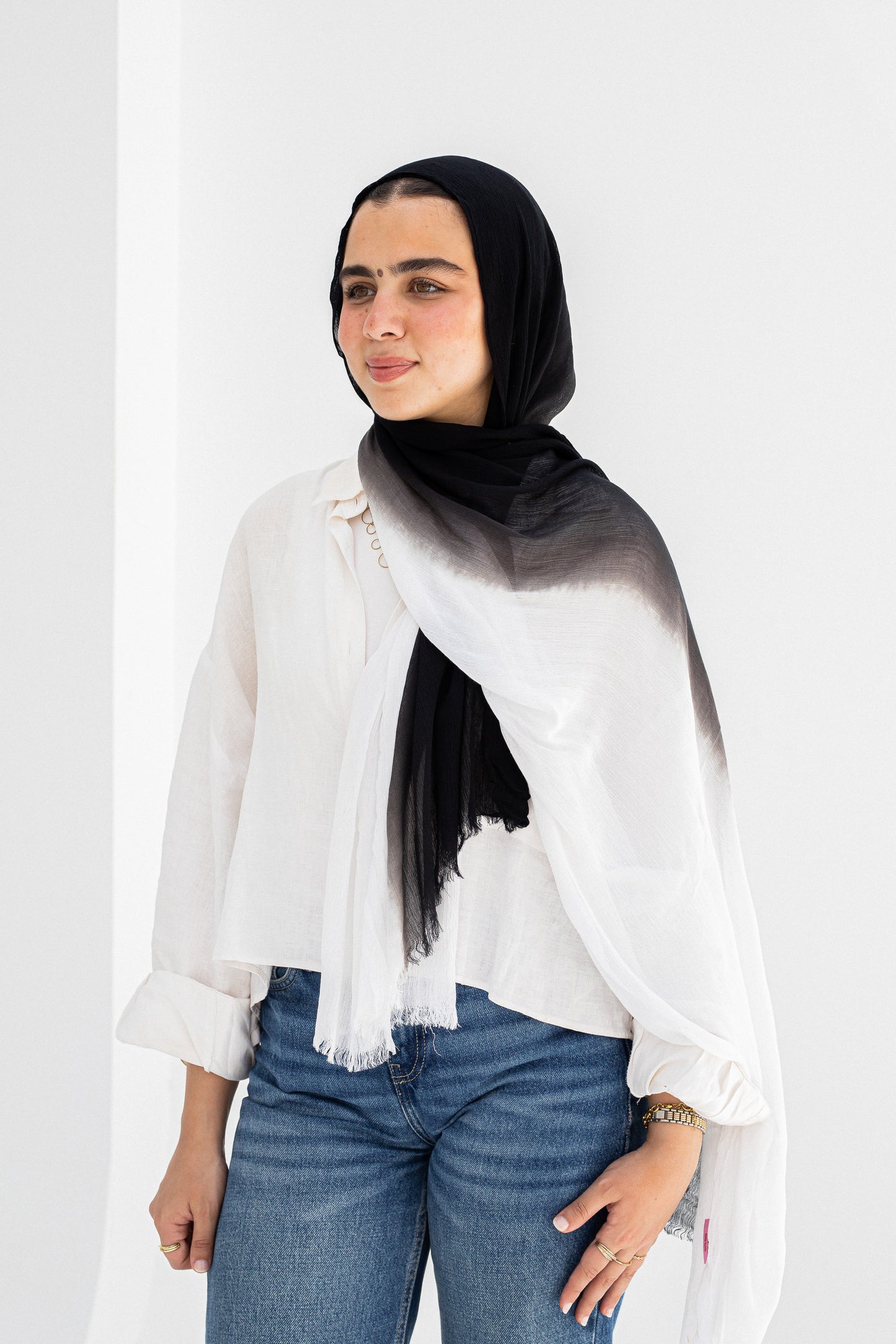 Gradia scarf/white&black